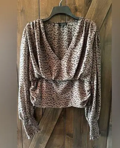 Talent Blouse Womens Size 1XL Brown Black Low V Neck Sheer Smocked Bottom Casual