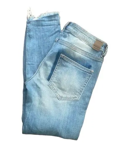 Hidden Jeans  Distressed Cropped Light Wash Jeans with a Raw Hem. Size 26.