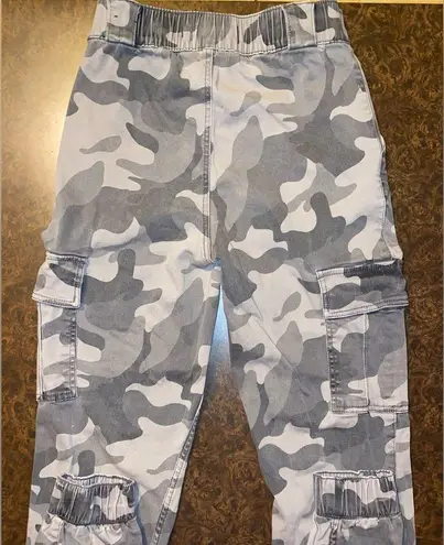 Hollister  Ultra High Rise Jogger Pants in Grey Camo - size small