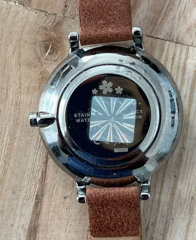 WY Modern Ladies Watch Large Round White Dial Genuine Leather Strap