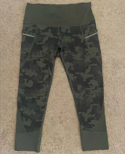 Active Life Camouflage Crop Leggings, Size M