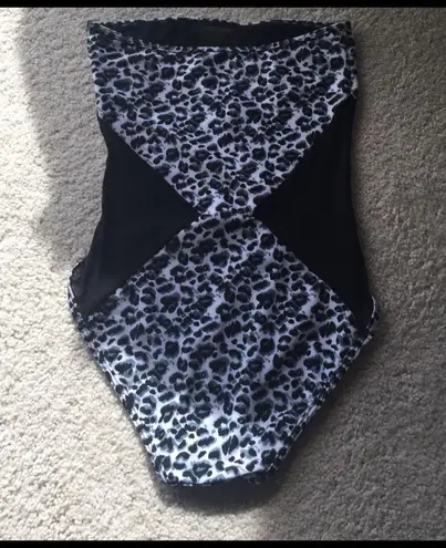 Leopard swimsuit. Petite XS (A