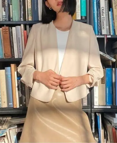 Babaton Aritzia Atelier Cropped Power Blazer Cream Size 10 Classic Chic Preppy