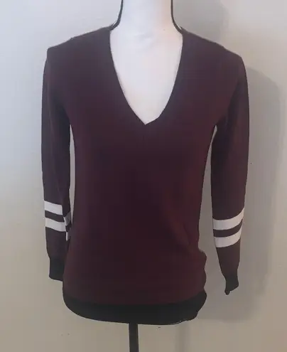 DE Collection V-Neck Burgundy Sweater with Striped Sleeves
