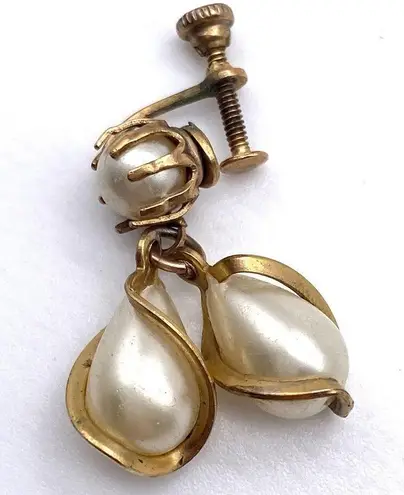 Vintage Pearl earrings dangle drop clip on screw on gold tone dainty classic