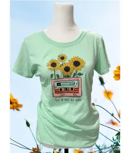 Next Level Apparel TRUST IN VIBES Women’s Graphic T Shirt Fitted Tee Sz S/M Mint Green Retro Style