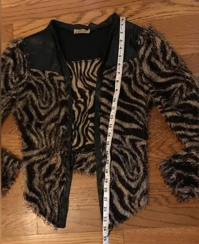 Shaggy cropped jacket zebra print size M Size M