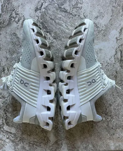 on cloud Cloudswift Running Shoes