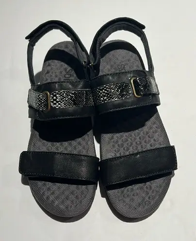 Soft Walk Black Leather Adjustable Sandals Size 5M. B61