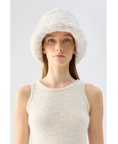 Unreal Fur Yeoman Bucket Hat in Cream One Size New Womens Faux Fur White