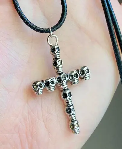 Handmade skull cross goth rock grunge style unique necklace✝️