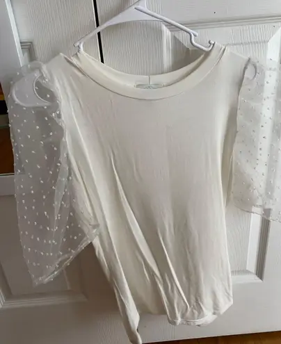 Jun & Ivy white bubble sleeve top 