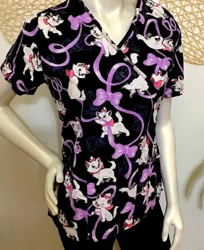 Disney  Aristocats Scrub Top! 2 pocket