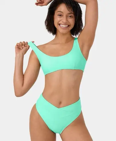 Halara 035H.- Solid U Neck Bikini Top Swimsuit.