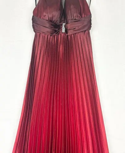 Betsy and Adam Betsy Adam Vintage Halter Ombre Maxi Gown Size 6 Satin Pleated Maroon Whimsigoth
