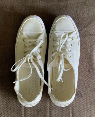 Converse Women’s Sneaker Size 7 off white