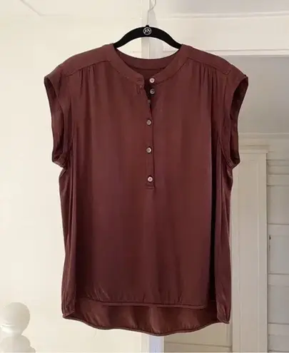 Raquel Allegra Satin Cap Sleeve Button Front Top Size 1 Burgundy