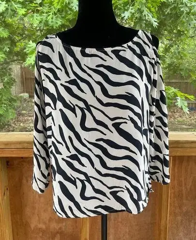 Neiman Marcus  Women's Black And White 100% Silk Animal Print Blouse Size M