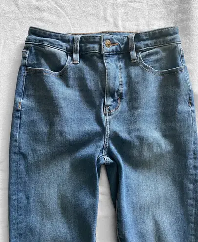 American Eagle -HIGH RISE JEGGING-SIZE 2R High rise jegging blue jeans, has stretch, size 2R, excellent condition  Measurements: Waist: side to side 14 inches  Rise: 9 inches  Inseam: 26 1/2 inches