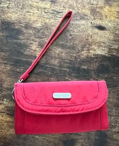 Baggallini | woman’s wristlet/wallet