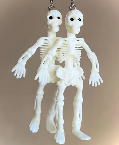 Handmade big skull goth grunge punk funky Halloween unisex earrings 🖤💀