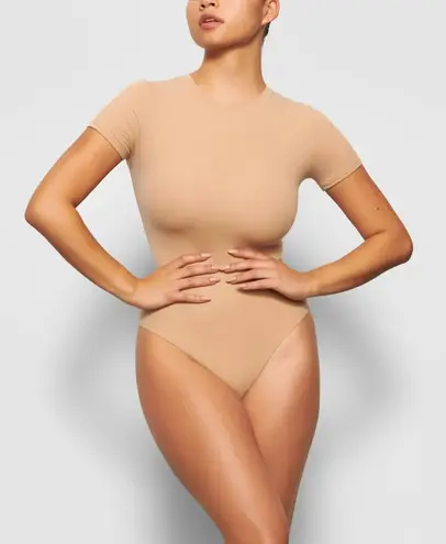 SKIMS Fits Everybody Short Sleeve Crewneck T-Shirt Bodysuit Nude Size Large