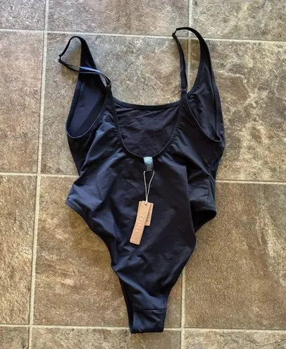 SKIMS New  Signature Swim Scoop Neck One Piece Onyx Size Large