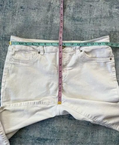 D. Jeans White Denim Capris Size 8