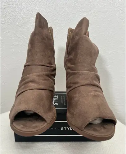 Yoki New w/box  Open Toe Slip‎ On Beige Block Sandals W/ Box and Bags Size 8.5M - Image 1