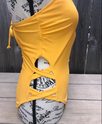 Endless Sun NWT Trending Sunny Yellow Medium One Piece Swimsuit