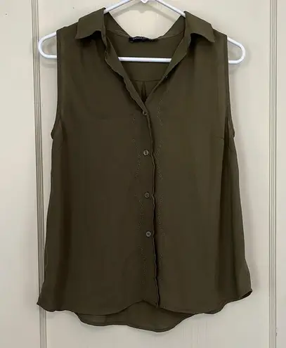 Banana Republic Olive Green sleeveless collared blouse. Size M.  blouse.