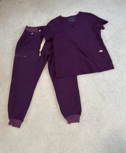 Large Zamora  Jogger Scrub Pants + Medium Casma figs scrub top thumbnail 1