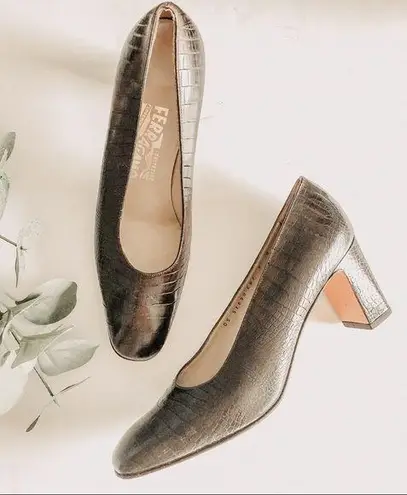 Salvatore Ferragamo Dark Bwn Alligator Leather Heel. Size 8