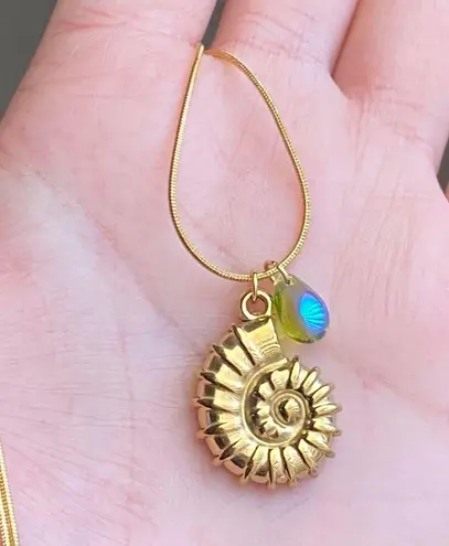 Handmade gold tone stainless steel boho chic beach shell ammonite & teardrop necklace🌀🐚🌊