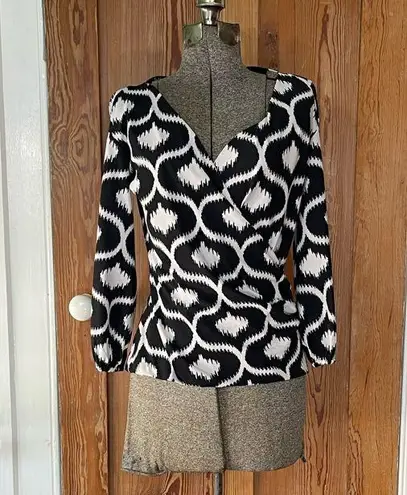 Chiara Boni Black & White Ikat Wrap Top Long Sleeve Stretch Knit Size Small 🍄