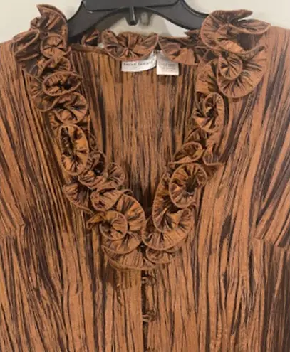 Harvé Benard Harve Benard Brown/Gold Crinkle Blouse with Ruffled Neck & 3/4 Sleeves Size XL