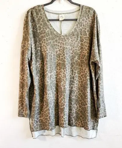 White Crow Top Cheetah/ Leopard Print Scoop Neck Tunic Sz M GUC Super Soft