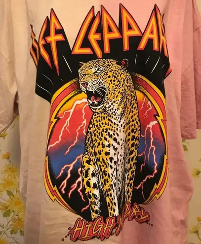 Urban Outfitters Def Leppard split Dye tee size XL