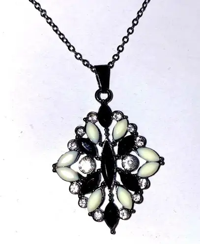 Amrita Singh Black and Ivory pendant necklace. Crystal accents. Lobster claspNWT