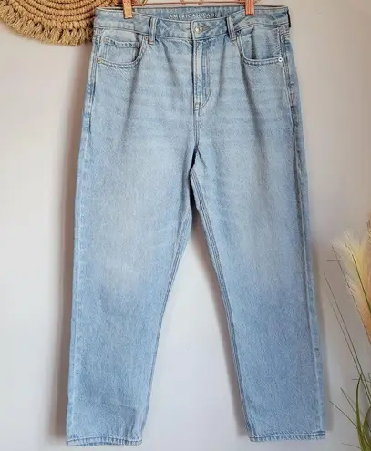 American Eagle , Strigid High Rise Light Medium Wash Mom Jeans, Size 10 Short