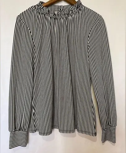 Adrianna Papell e Women’s Black & White Striped Long Sleeve Ruffle Blouse Medium