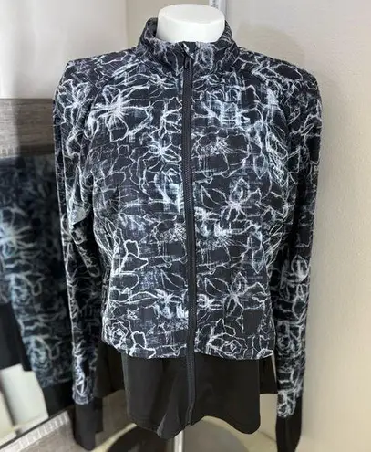 Spyder Black and White Running Jacket with layered Athletic Silhouette