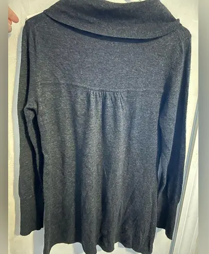 BCBG MaxAzria longer line wool / nylon sweater. Size large. Excel…