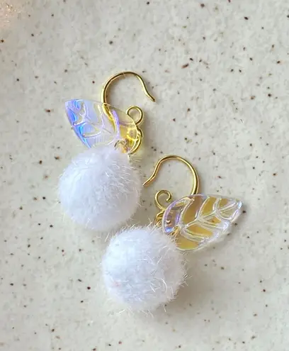 Handmade white pompom kawaii cute y2k dangle earrings🩷