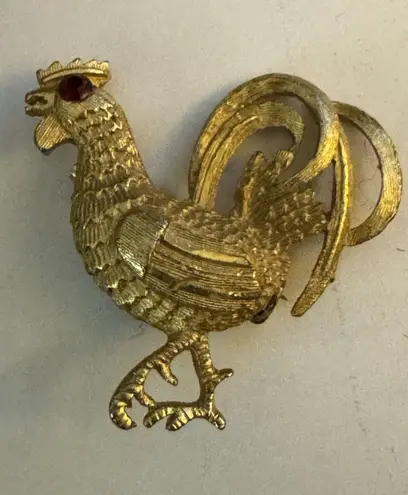 Beautiful Vintage Goldtone Red Rhinestone ROOSTER Chicken Brooch Pin Pin Gold