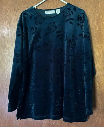 Carolyn Taylor  velvet rose/floral long sleeve blouse. Size L dark forest green