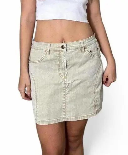 The cutest yellow wash mini skort