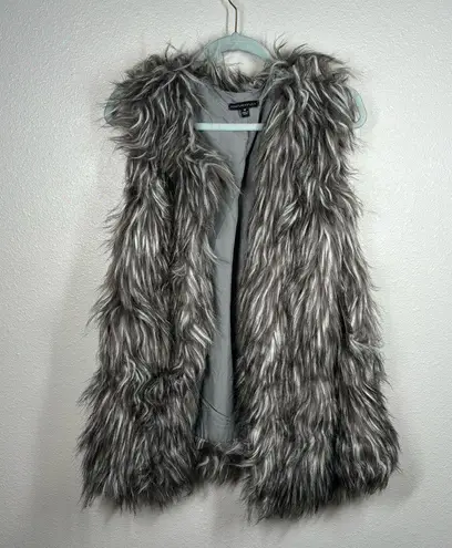 Signature Studio  Mob Wife Grey Faux Fur Vest Size Med