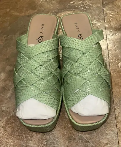 Katy Perry Criss Cross Platform Sandals - The Busy Bee - Size 8.5 - NWOT