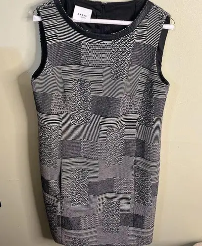 Akris Punto Black and White sleeveless tweed front zipper pockets Dress